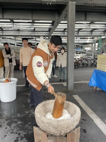 お餅つき　日生日本語学園