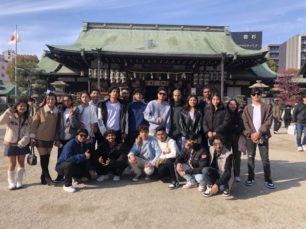 今昔館と梅 日生日本語学園